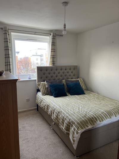 Room to let 2 bed flat-  Main Photo