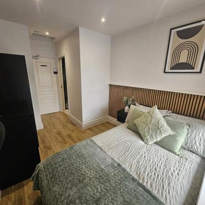High End Double Ensuite Rooms in BD1 Main Photo