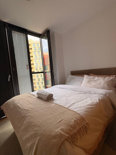 Double room in Modern New build flat  Main Photo