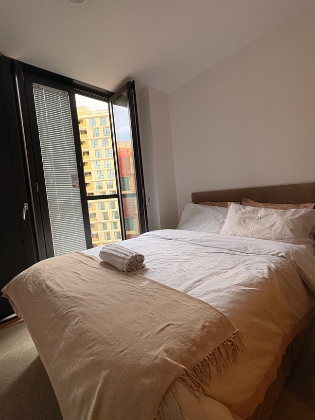 Double room in Modern New build flat  Main Photo