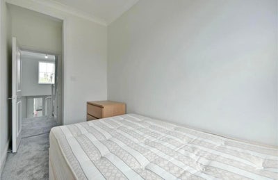 Cosy room available in lovely West Hampstead flat  Main Photo