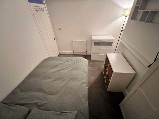 Double bedroom to rent in Grays Main Photo
