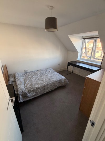 Double Room Available in Friendly Houseshare Main Photo