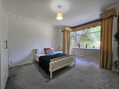 Great Room Available Now- Top Location!! Main Photo