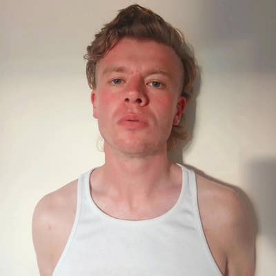 Professional Male seeks a single or double room Main Photo