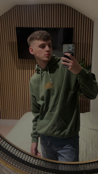 22 year-old professional looking for a room Main Photo