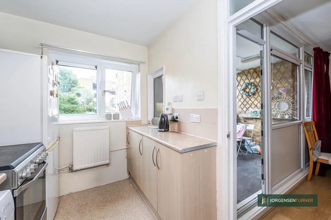 Urgent! Double Room Available for July in Kilburn Main Photo