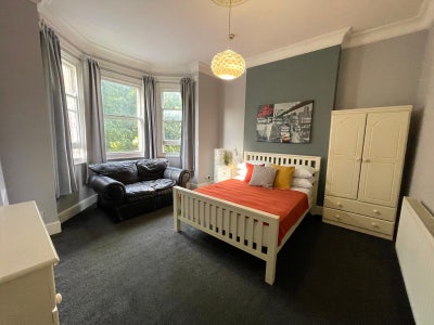 Large Beautiful Double Room Near Netherton/ Dudley Main Photo