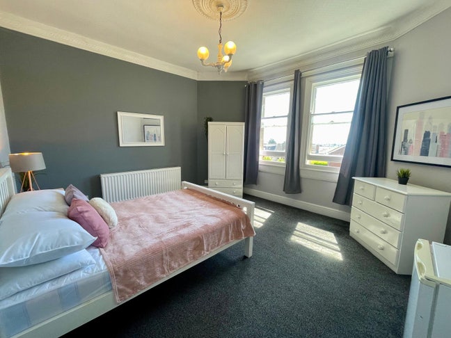 Beautiful Large Double Room- Dudley Main Photo