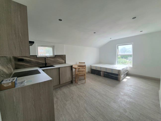 Large, furnished Studio flat in Hendon, Station Rd Main Photo