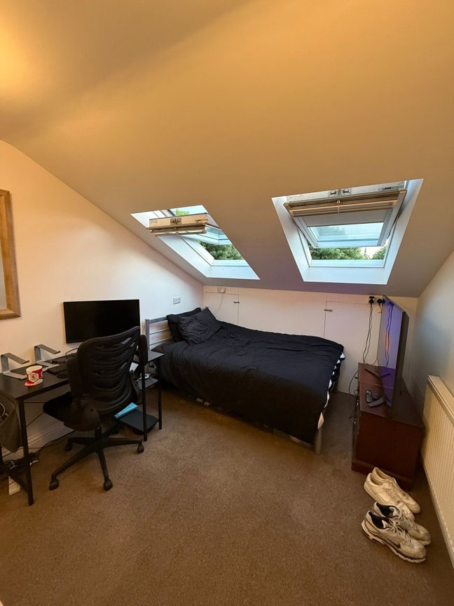 A double room in our 4 bed flat in Balham Main Photo