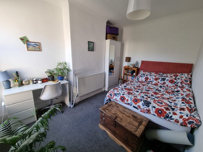 Double room in gorgeous BS4 house Main Photo