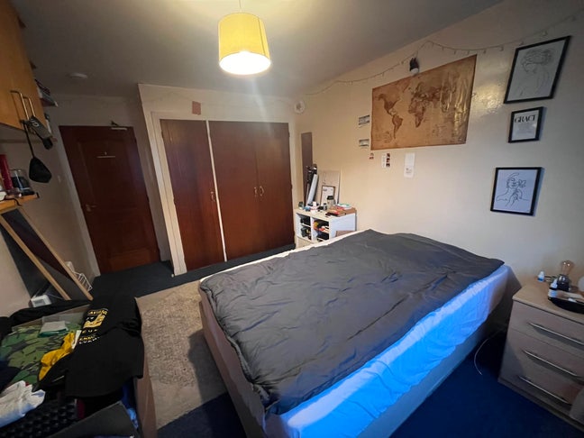 Room in three bed flat available for three months  Main Photo