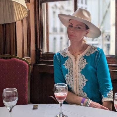 Professional Female seeks a double room Main Photo
