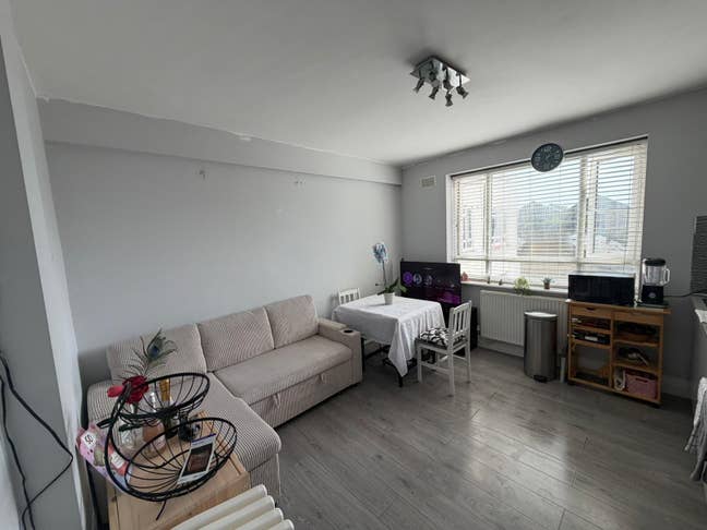 2 Minutes Walk to Clapton Overground! Main Photo