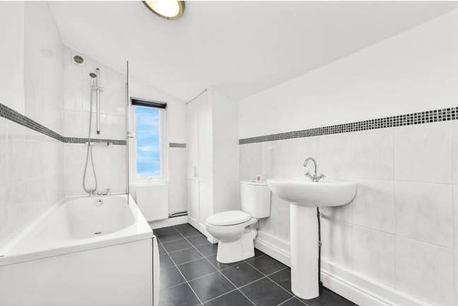 Large Double Room  Main Photo