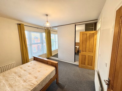 Large en-suite room Lisburn bills included Main Photo