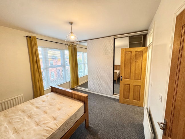 Large en-suite room Lisburn bills included Main Photo