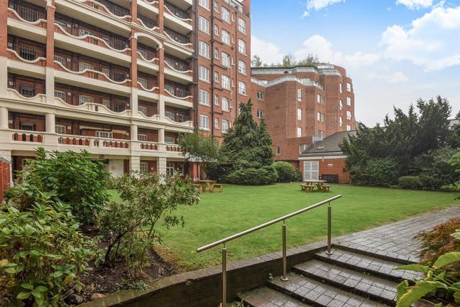 1 Room to Rent in a 2-Bed Flat in St John's Wood Main Photo