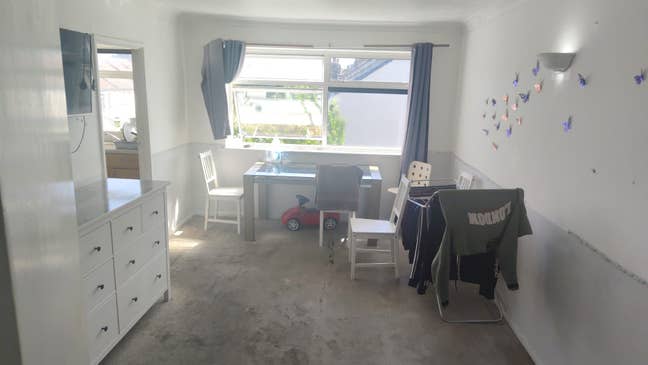 Living Room to Rent – &pound;500 Inc Bills – IG1 Main Photo