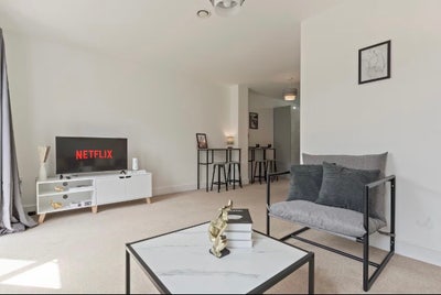 🏡 Modern 3-Bedroom|Sleeps Up to 6| Bills Included Main Photo