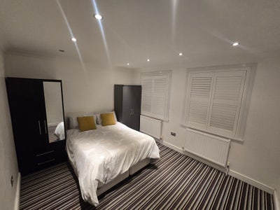 BIG Double Modern Room in Shared House Main Photo