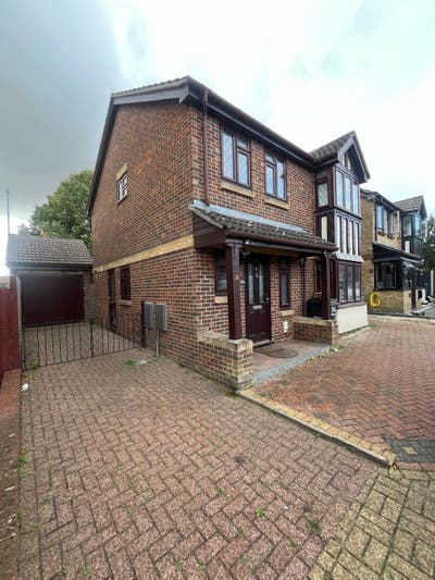 Double room with en-suite in a detached house  Main Photo