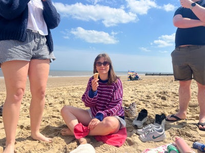 24F professional looking for a room Main Photo