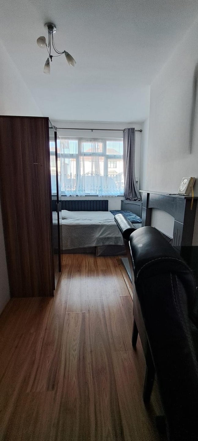 Large Double Bedroom Main Photo