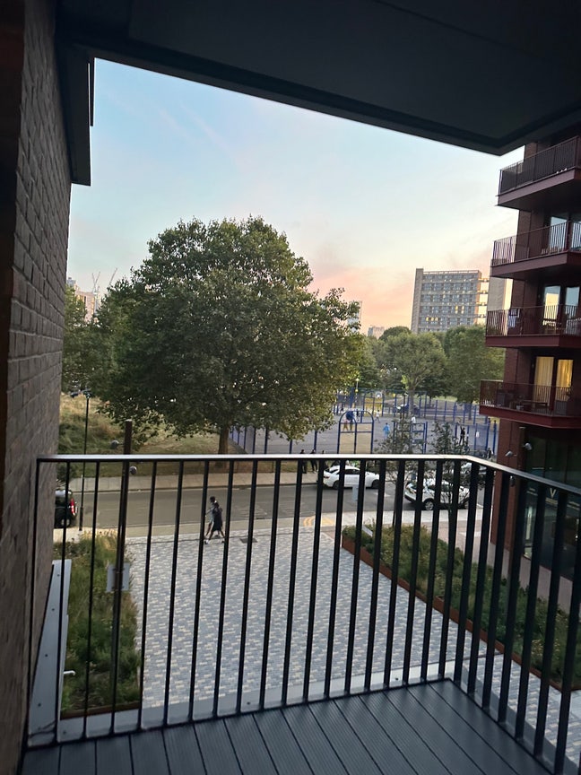 Double Room in a great location for short term let Main Photo