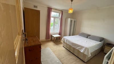 Large double room for rent bills included  Main Photo