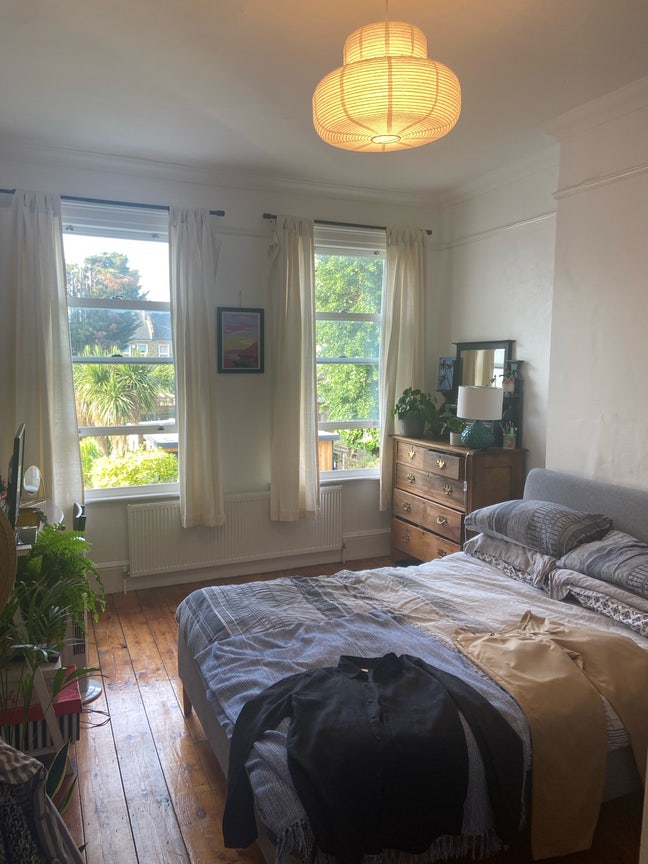 3 bed flat (shared between 2) on a quiet street Main Photo