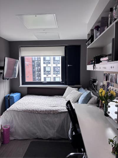 En suite double bed room for rent over summer  Main Photo