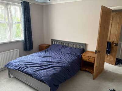 LARGE double room, recently decorated  Main Photo