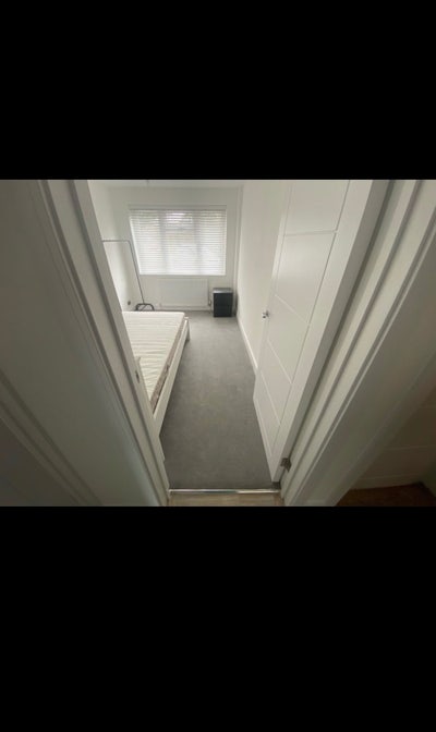 Room available in modern flat in Maidenhead.  Main Photo