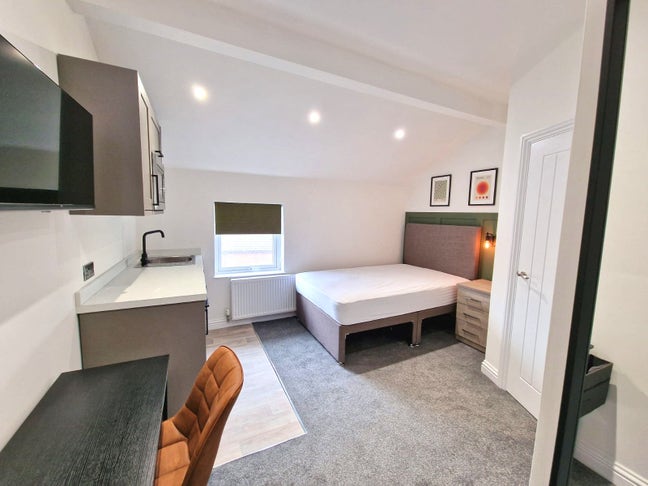 ** BRAND New Studio & En Suite Rooms City Centre! Main Photo