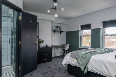 Large Studio Style Room - City Centre House Share Main Photo