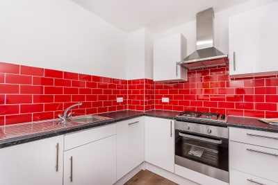 Whole 3-bed flat in White City – available Sept Main Photo