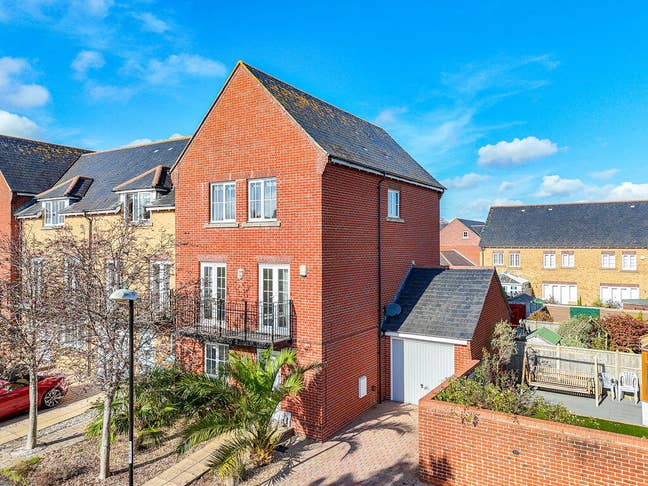 Town Quay - Double Bedroom with ensuite Main Photo