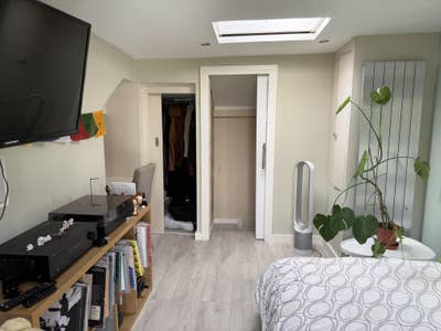 Bright Double Room with Garden View in Brentford – Main Photo