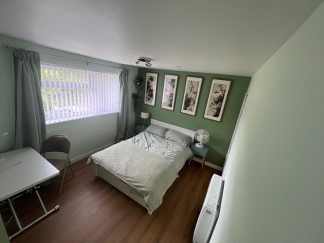 Close to Train Station & All Amenities Main Photo