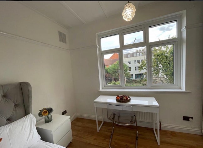 Lovely  accommodation in central Wimbledon Main Photo