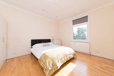 🏡  Large Room In Friendly Southfields Share Main Photo