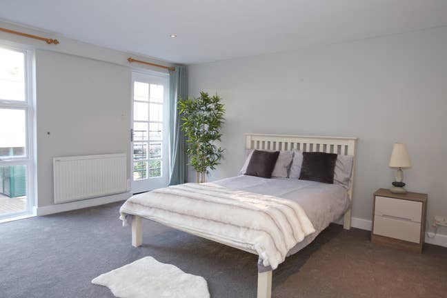 🔑 Massive Double room in Gated Fulham Share Main Photo