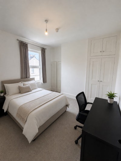 Large Double Room | All Bills Included  Main Photo