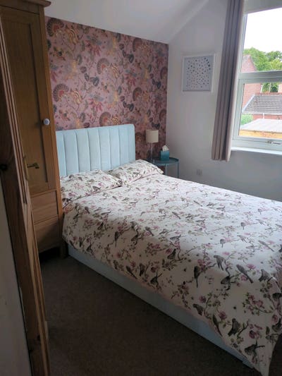 Double room., Mon night until Fri morning let. Main Photo
