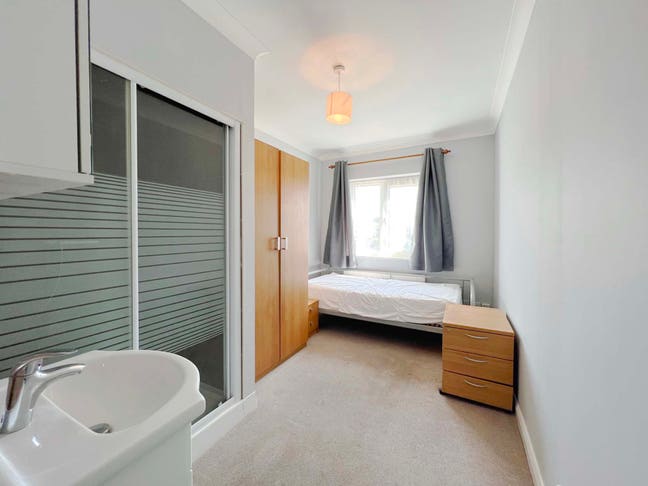A Furnished Double Room available in New Malden Main Photo