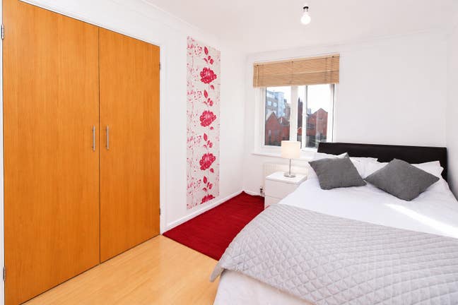 SHORT LET - near Canary Wharf/Tower Hill Main Photo