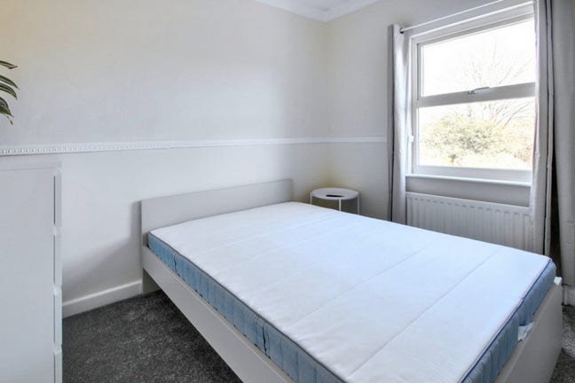 Fantastic furnished room let in a shared house Main Photo