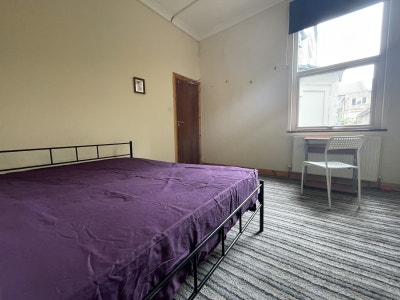 NW10 Newly painted, new mattress, bills included Main Photo